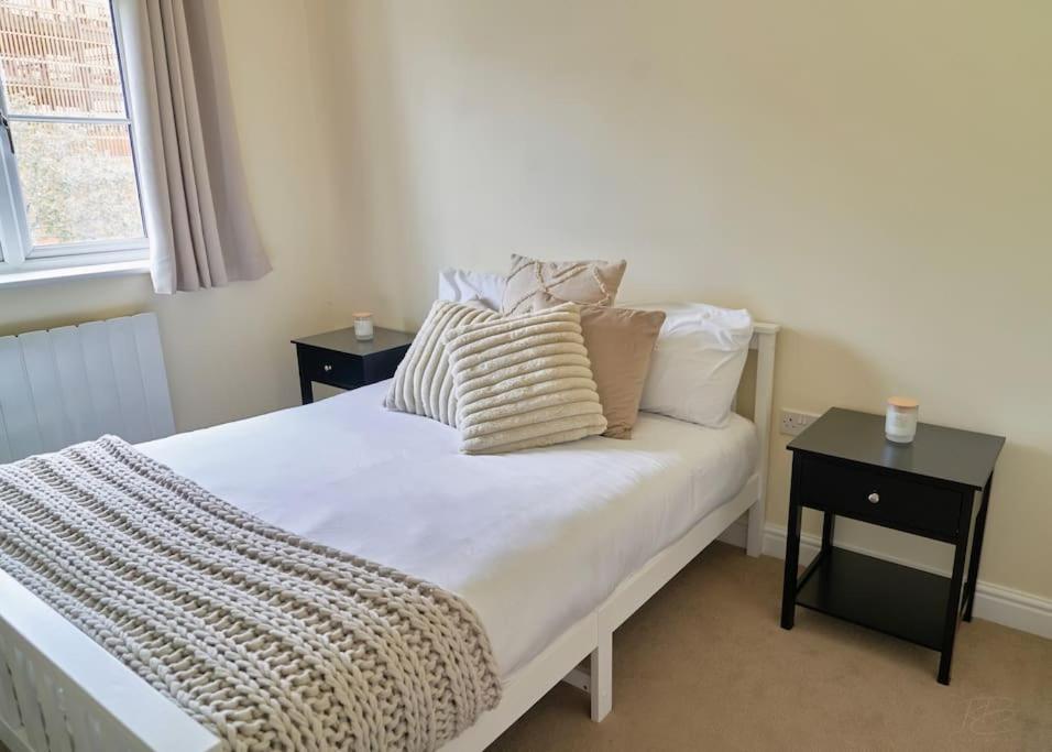 Stunning Luxury 2 Bed Apartment With En-Suite In Wokingham City Centre Exterior foto