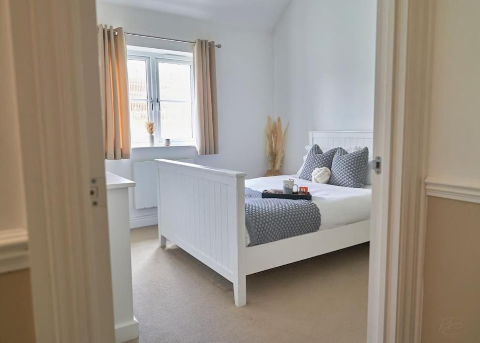 Stunning Luxury 2 Bed Apartment With En-Suite In Wokingham City Centre Exterior foto
