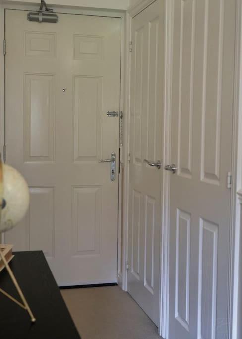 Stunning Luxury 2 Bed Apartment With En-Suite In Wokingham City Centre Exterior foto